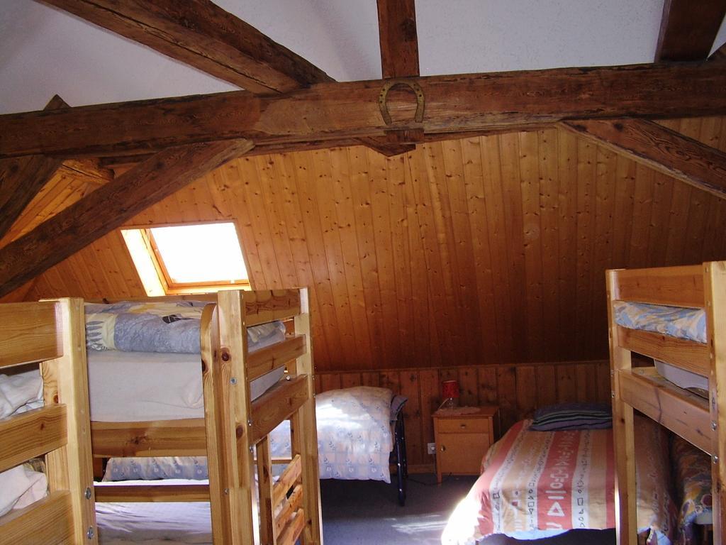 Les Alpes Otel Finhaut Oda fotoğraf